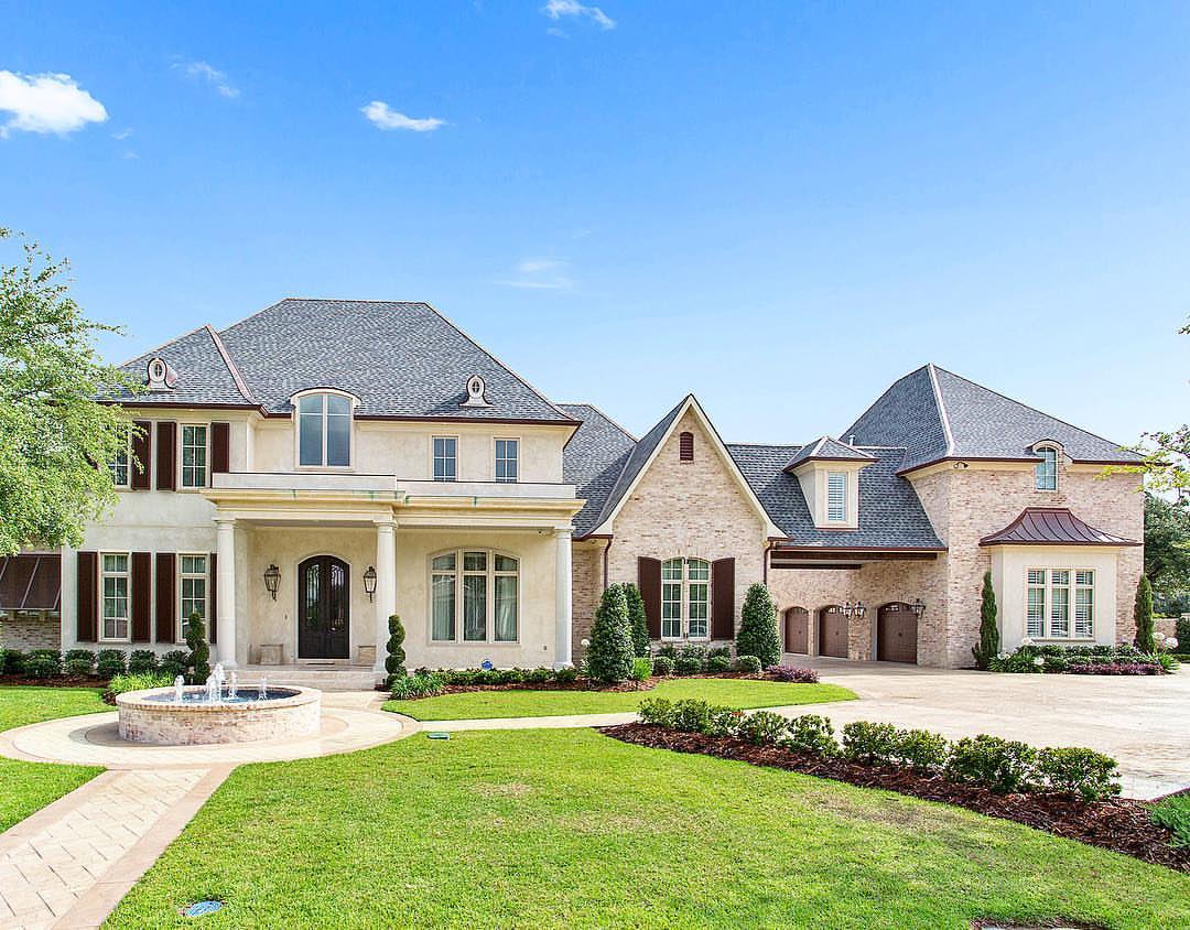 Luxury custom home on a spacious Southeast Louisiana lot built by Troyer Builders